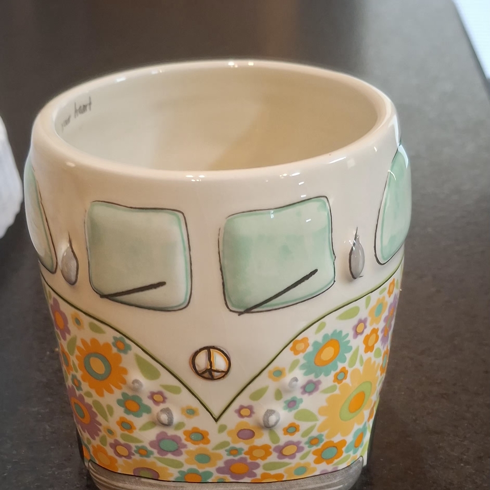NATURAL LIFE Retro Camper Ceramic Mug with Mint Windows and Colorful Floral Body - Picture 4 of 4